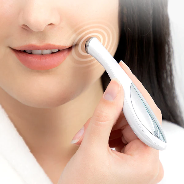 LÁPIZ MASAJEADOR ANTIARRUGAS PARA OJOS Y LABIOS 4