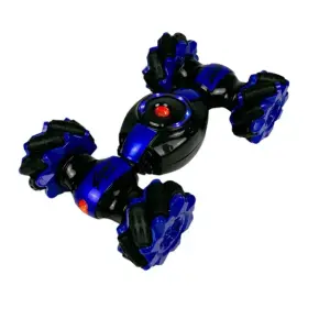 Niño controlando coche con pulsera sensor