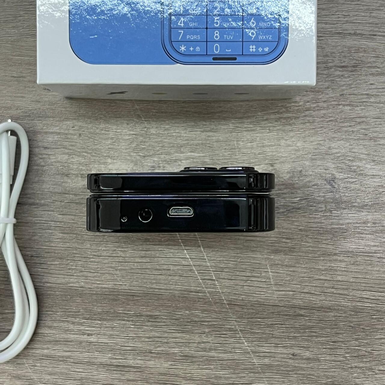 Móvil i16 Pro - Teléfono Plegable Multilingüe con Pantalla Doble, Linterna LED, Cámara HD y Batería de Larga Duración 9
